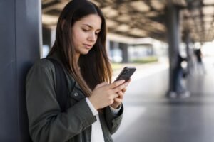 WhatsApp’ta Bilinmeyen Gruplara Eklenmeyi Nasıl Engellersiniz? Gizlilik Ayarları Rehberi